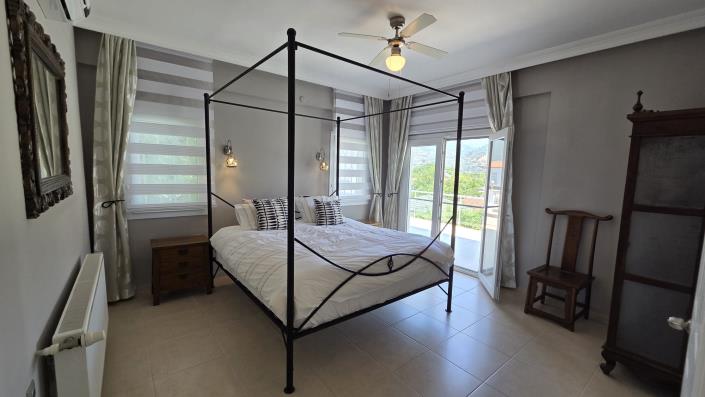 Image No.29-4 Bed Villa / Detached for sale