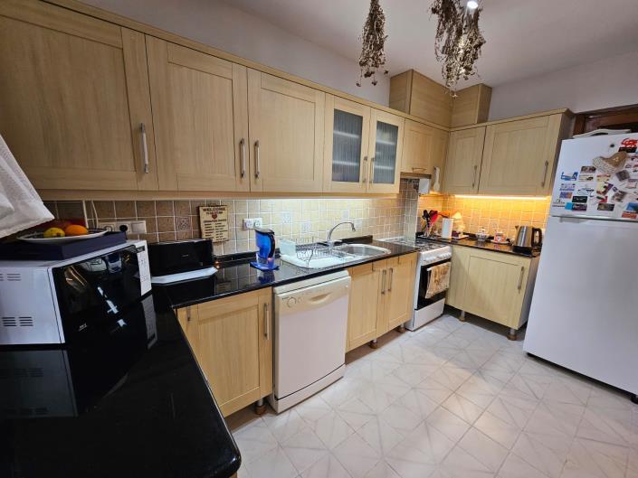 Image No.11-3 Bed Apartment for sale