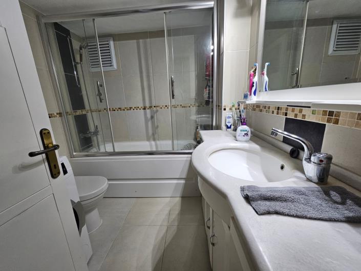 Image No.15-3 Bed Apartment for sale