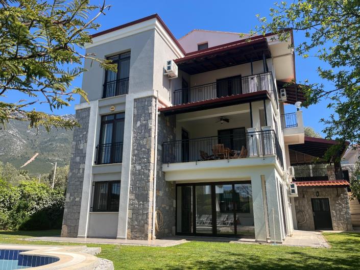 Image No.2-6 Bed Villa / Detached for sale