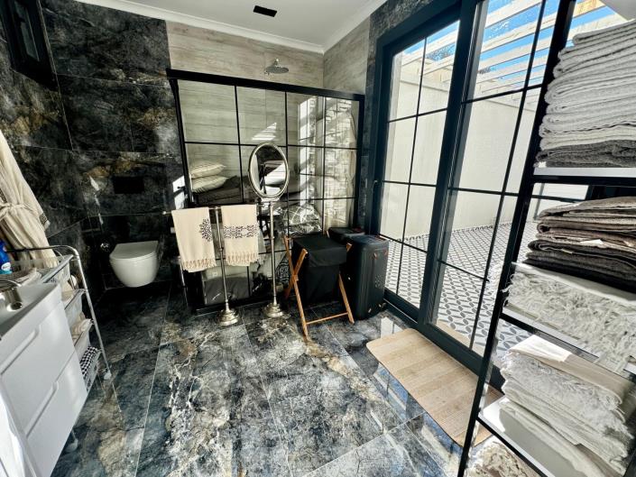 Image No.10-4 Bed Villa / Detached for sale