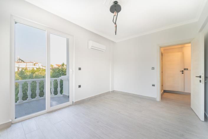 Image No.9-3 Bed Duplex for sale