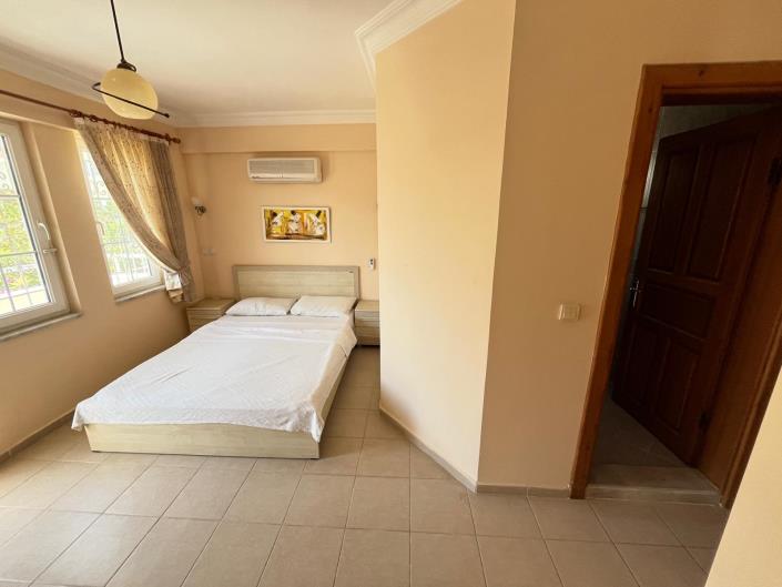 Image No.12-4 Bed Villa / Detached for sale