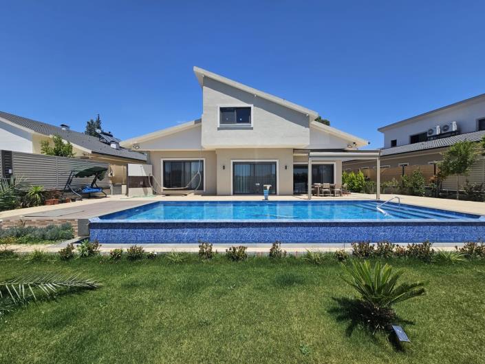 Image No.2-5 Bed Villa for sale