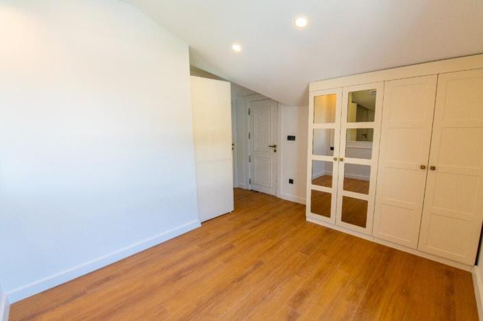 Image No.18-4 Bed Villa / Detached for sale