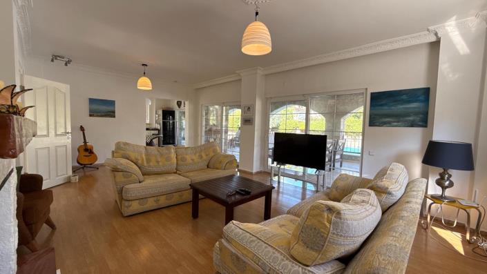 Image No.12-3 Bed Villa / Detached for sale