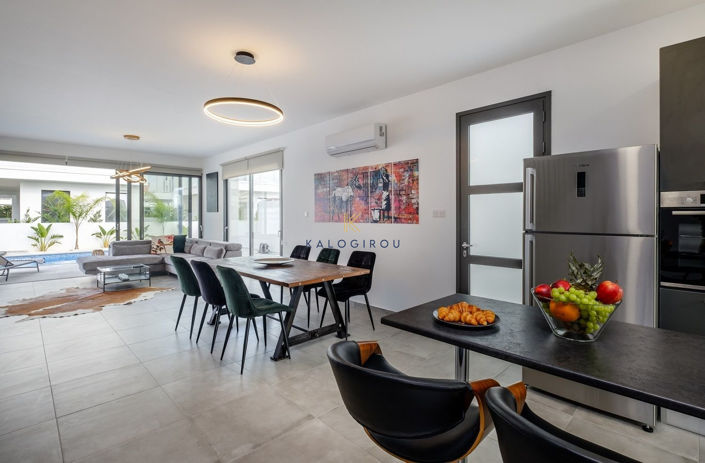 Image No.2-Maison de 5 chambres à vendre à Dekeleia