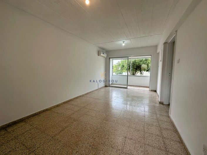 Image No.2-Appartement de 2 chambres à vendre à Kamares