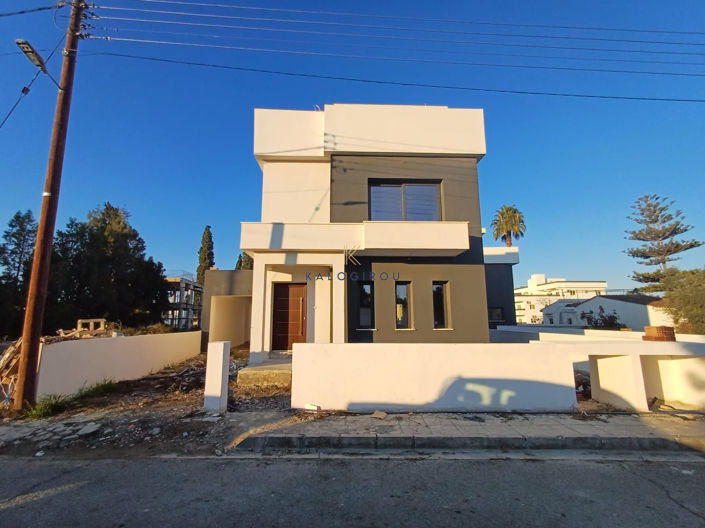 Image No.2-Maison de 3 chambres à vendre à Leivadia