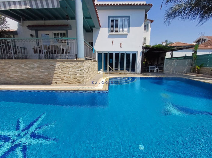 Image No.2-4 Bed House for sale