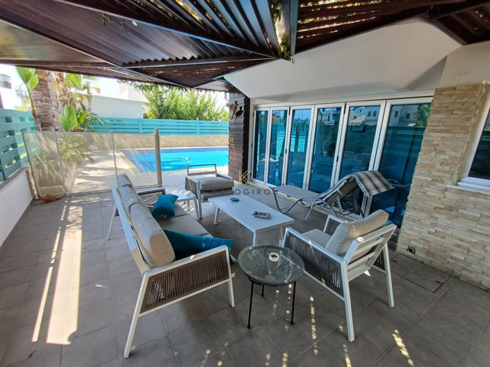 Image No.25-4 Bed House for sale