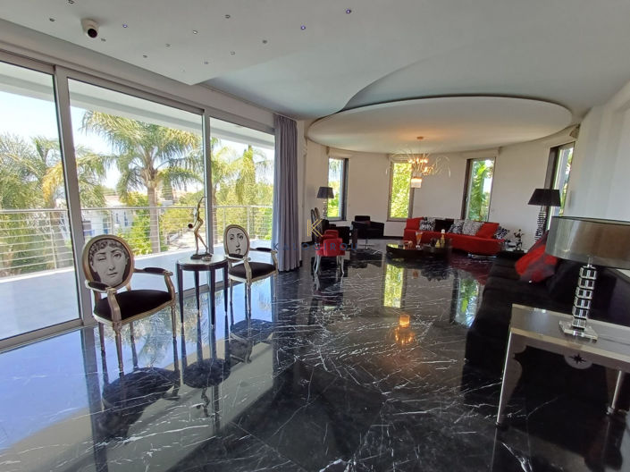 Image No.4-5 Bed House for sale