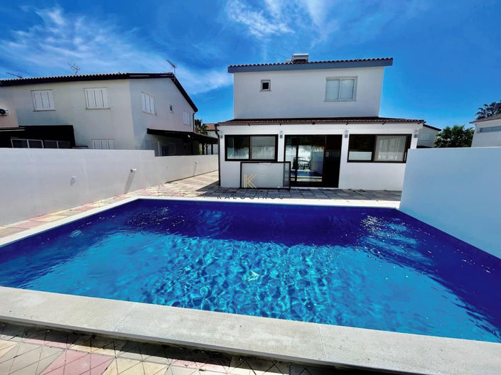 Image No.2-Maison de 3 chambres à vendre à Pervolia