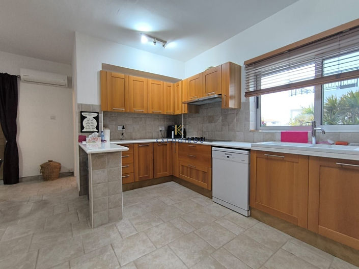 Image No.8-Maison de 4 chambres à vendre à Kiti