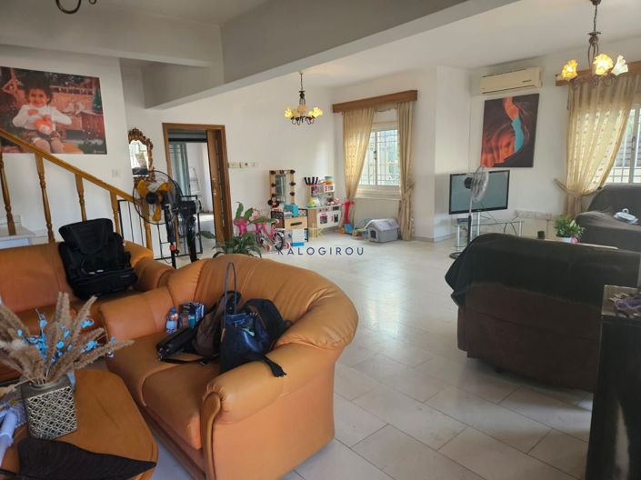 Image No.2-4 Bed House for sale