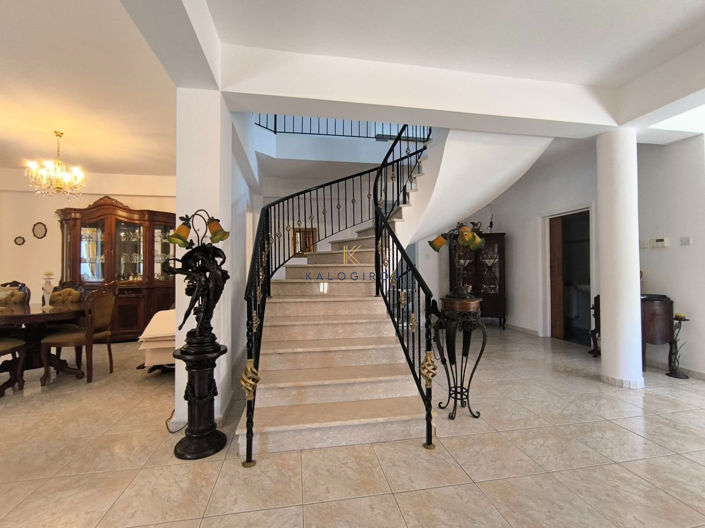 Image No.5-Maison de 5 chambres à vendre à Anafotida