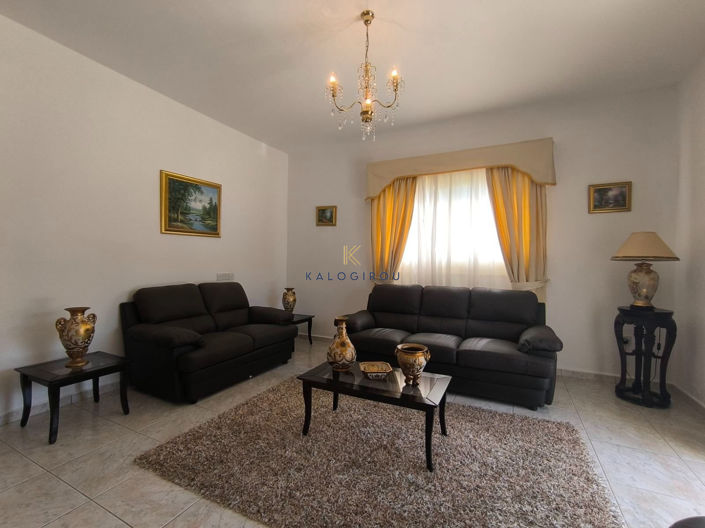 Image No.9-Maison de 5 chambres à vendre à Anafotida