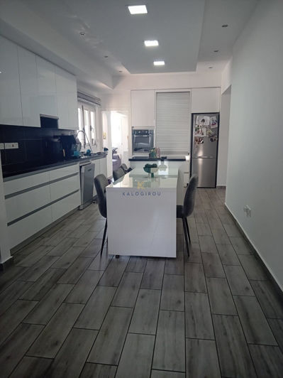 Image No.3-6 Bed House for sale