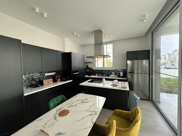 Image No.2-Maison de 5 chambres à vendre à Leivadia