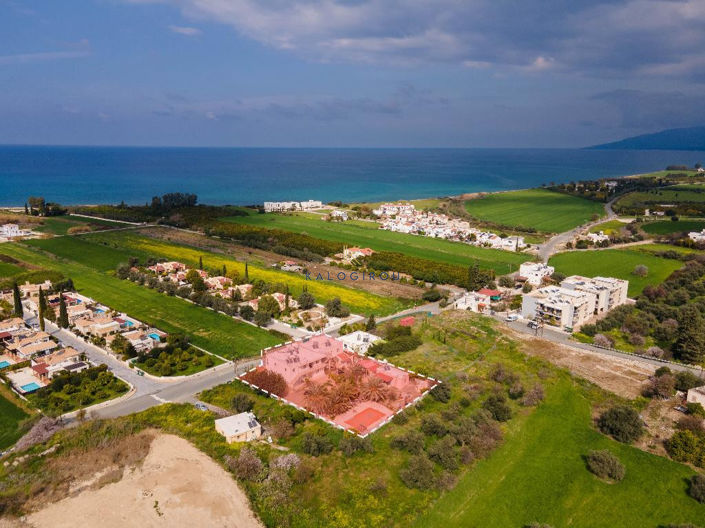 Image No.3-12 Bed Property for sale