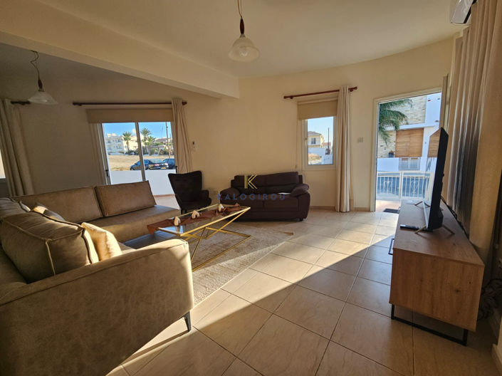 Image No.3-Maison de 3 chambres à vendre à Oroklini