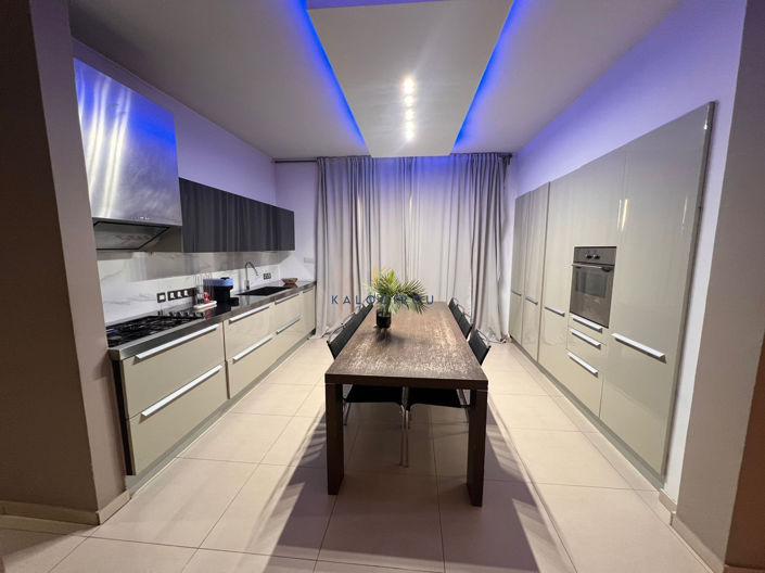 Image No.12-Maison de 4 chambres à vendre à Dromolaxia