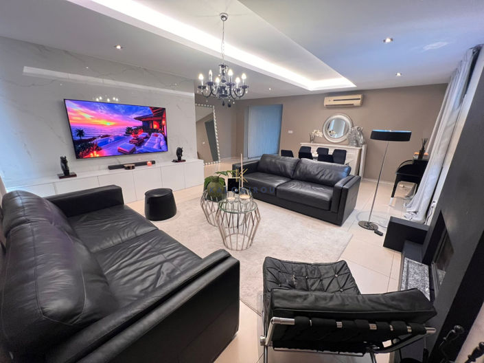 Image No.7-Maison de 4 chambres à vendre à Dromolaxia