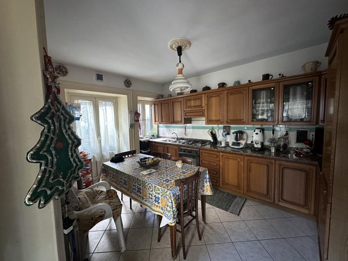 Image No.12-5 Bed Semi-Detached for sale