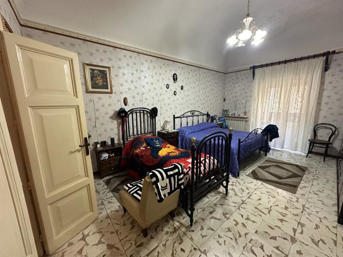 Image No.17-5 Bed Semi-Detached for sale