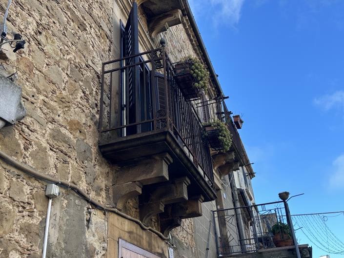 Image No.48-5 Bed Semi-Detached for sale