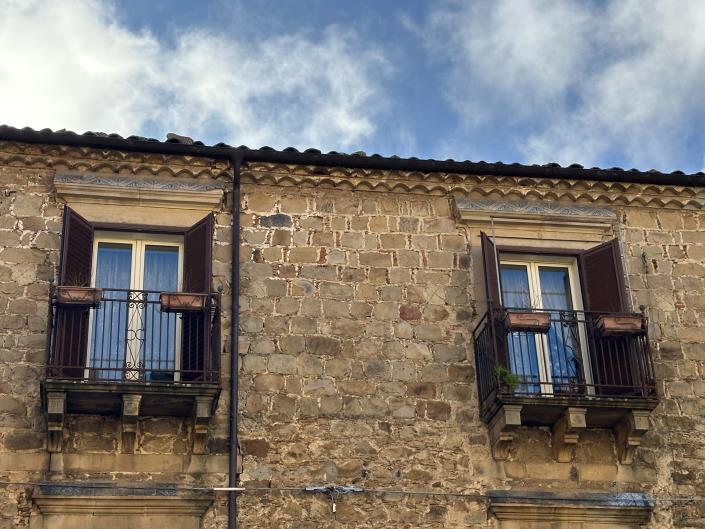 Image No.51-5 Bed Semi-Detached for sale