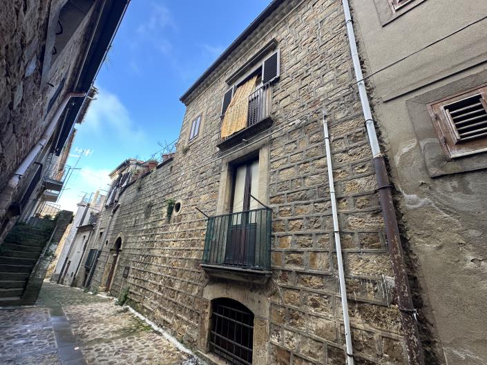 Image No.53-5 Bed Semi-Detached for sale