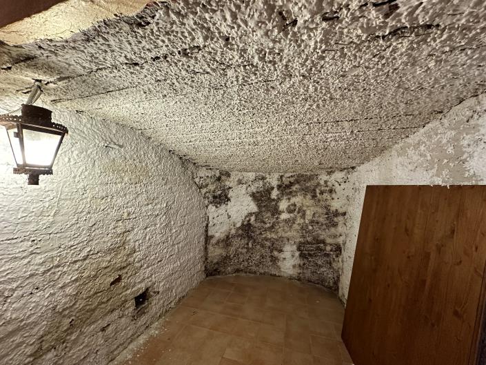 Image No.35-6 Bed Semi-Detached for sale