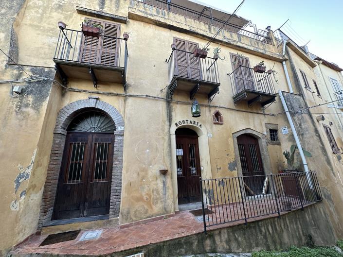 Image No.3-6 Bed Semi-Detached for sale