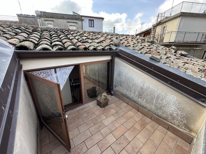 Image No.20-2 Bed Semi-Detached for sale