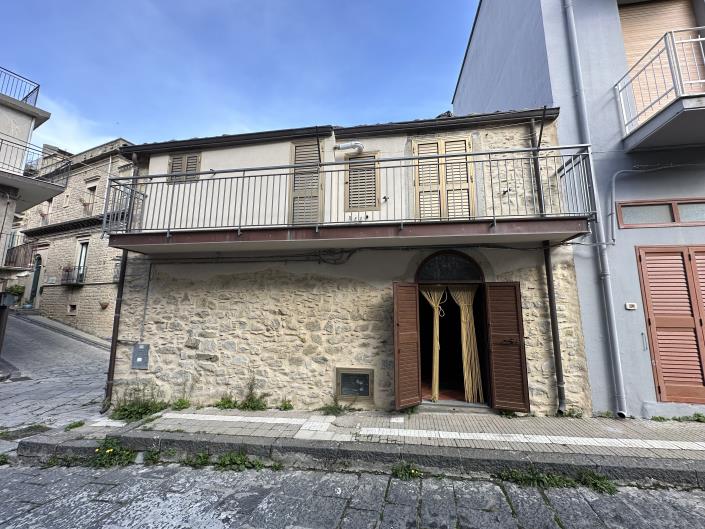 Image No.22-2 Bed Semi-Detached for sale