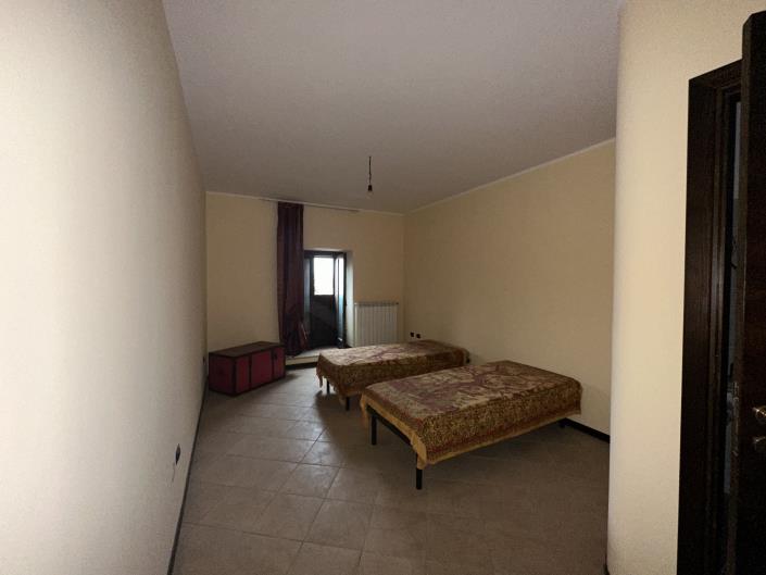 Image No.3-3 Bed Property for sale