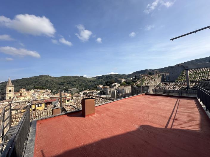 Image No.9-Maison de ville de 5 chambres à vendre à Novara di Sicilia