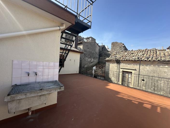 Image No.13-Maison de ville de 5 chambres à vendre à Novara di Sicilia