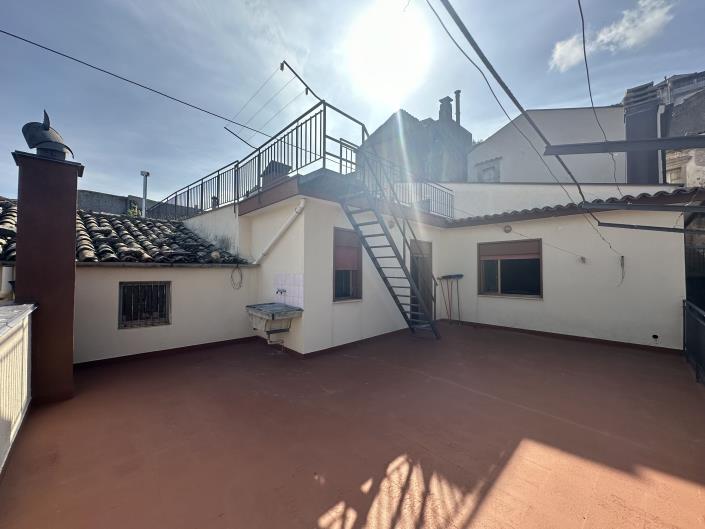 Image No.4-Maison de ville de 5 chambres à vendre à Novara di Sicilia