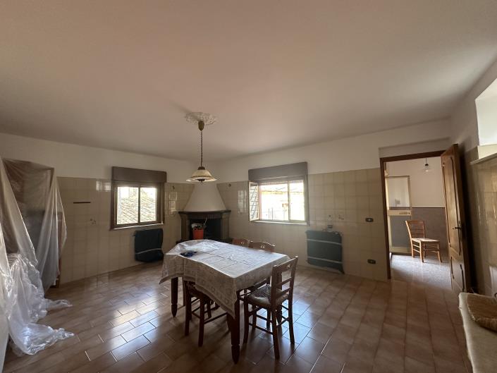 Image No.16-Maison de ville de 5 chambres à vendre à Novara di Sicilia