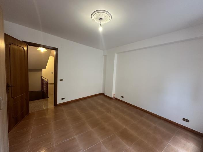 Image No.27-Maison de ville de 5 chambres à vendre à Novara di Sicilia