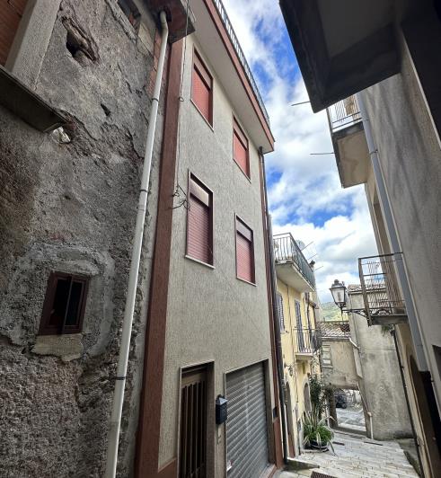 Image No.6-Maison de ville de 5 chambres à vendre à Novara di Sicilia