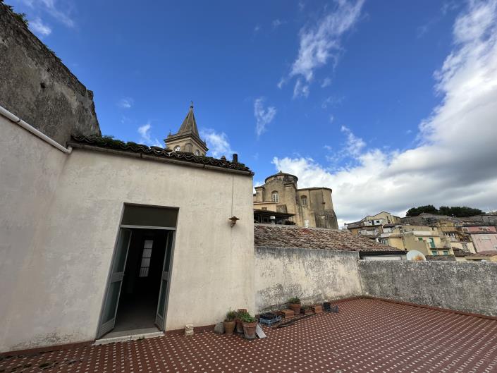 Image No.18-3 Bed Semi-Detached for sale