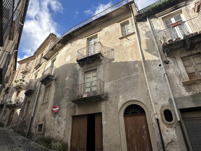 Image No.22-3 Bed Semi-Detached for sale