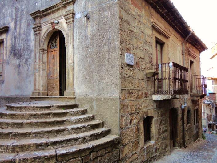 Image No.8-3 Bed Semi-Detached for sale