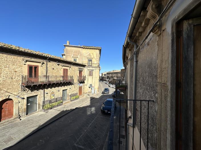 Image No.10-3 Bed Townhouse for sale