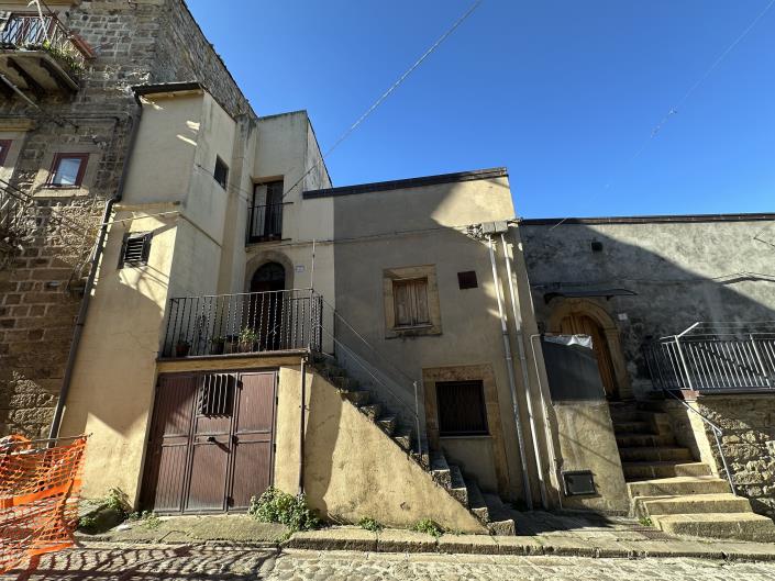 Image No.24-3 Bed Townhouse for sale