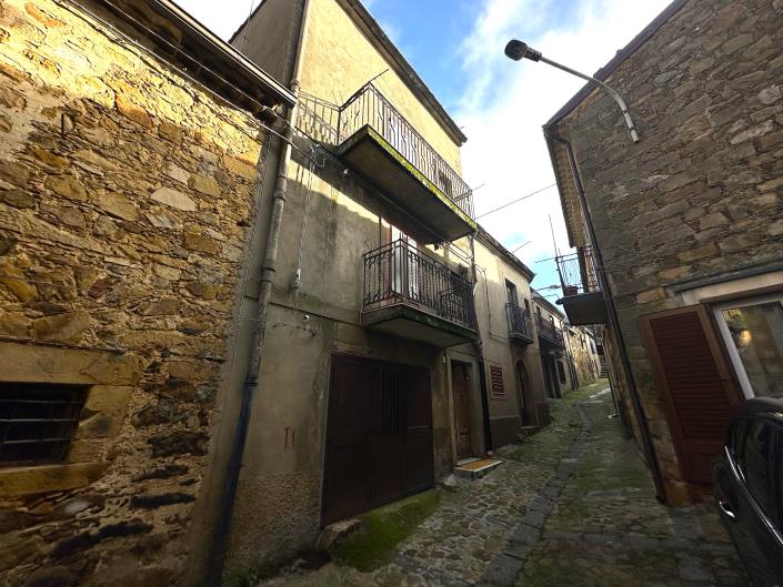 Image No.5-5 Bed Townhouse for sale