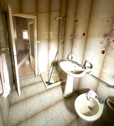 Image No.39-5 Bed Townhouse for sale